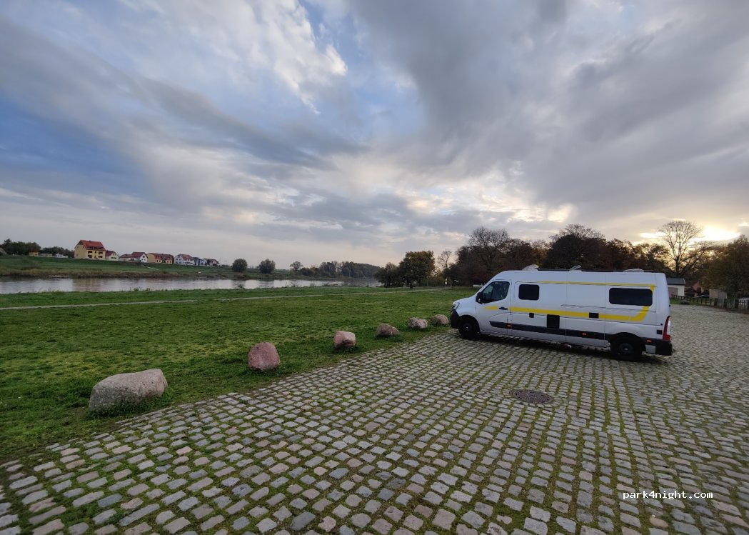 Caravan-Parkplätze am Elbufer — foto 2
