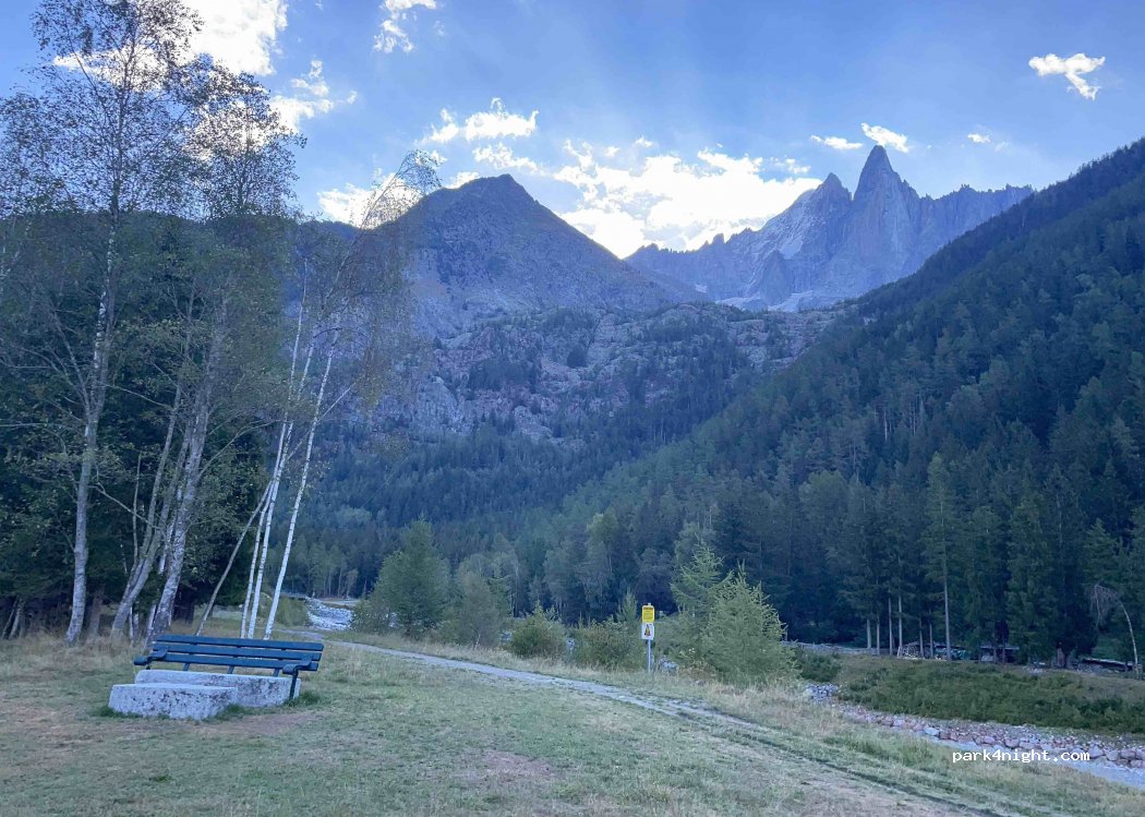 (74400) Chamonix-Mont-Blanc - 115 Chemin la Source de l'Arveyron — foto