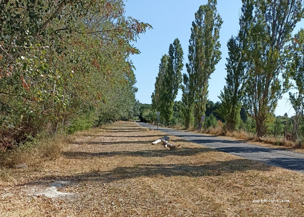 (30130) Pont-Saint-Esprit - Chemin des Îles — foto