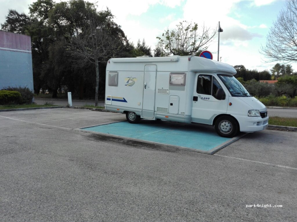 (2240) Ferreira do Zêzere - 50 Rua Brigadeiro Lino Valente — foto 2