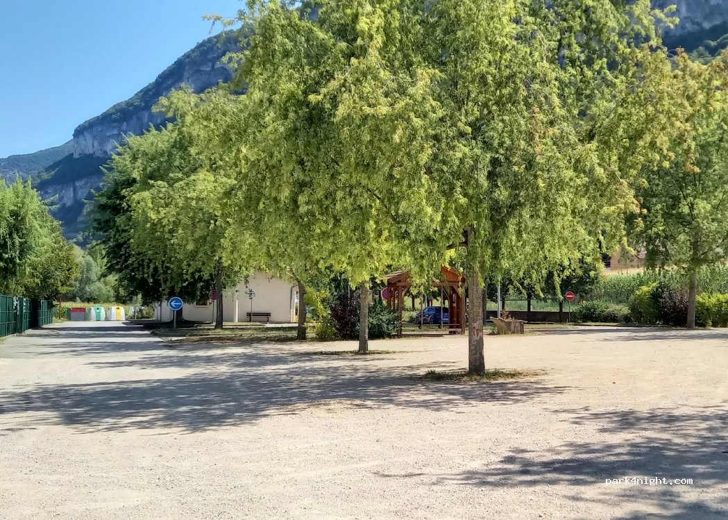 (73240) Champagneux - 105 Place de la Tuilerie — foto