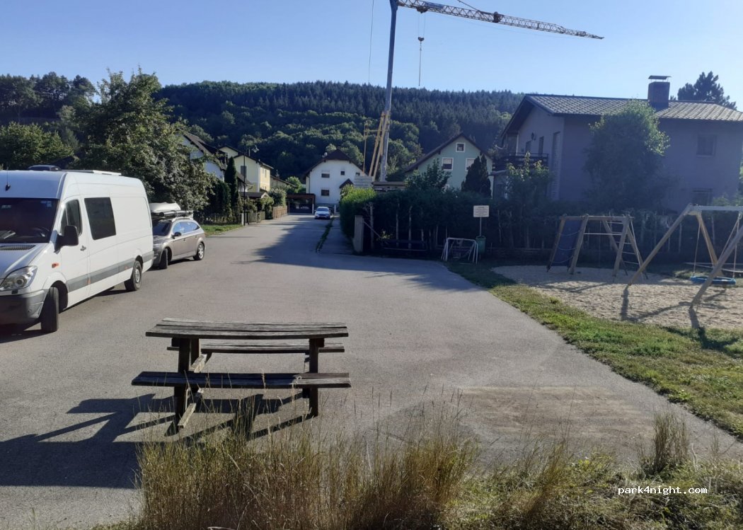 (2532) Heiligenkreuz im Wienerwald - 4 Am Pelzacker — foto
