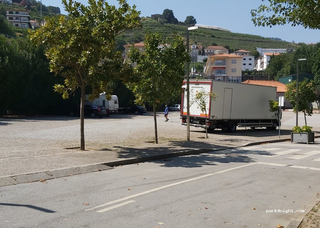 (4640) Santa M.nha do Zêzere - 131 Rua 20 de Junho — foto
