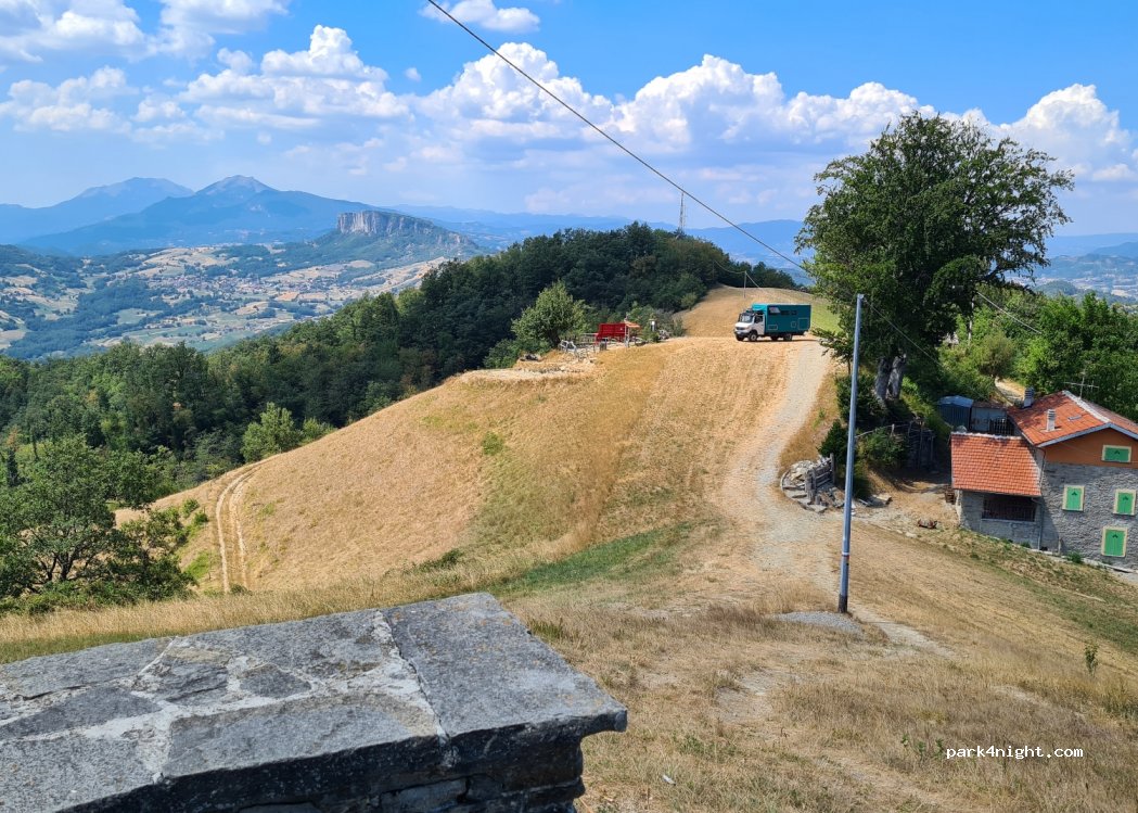 (42033) Carpineti - Unnamed Road — foto