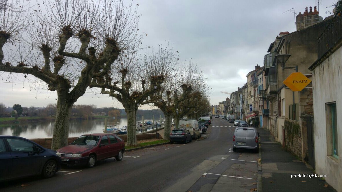 (71700) Tournus - 4 Quai Georges Bardin — foto