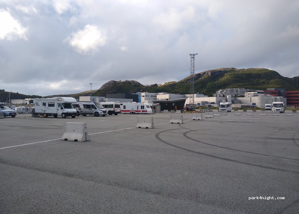 Rønvik Marina havn Bobilparkering — foto