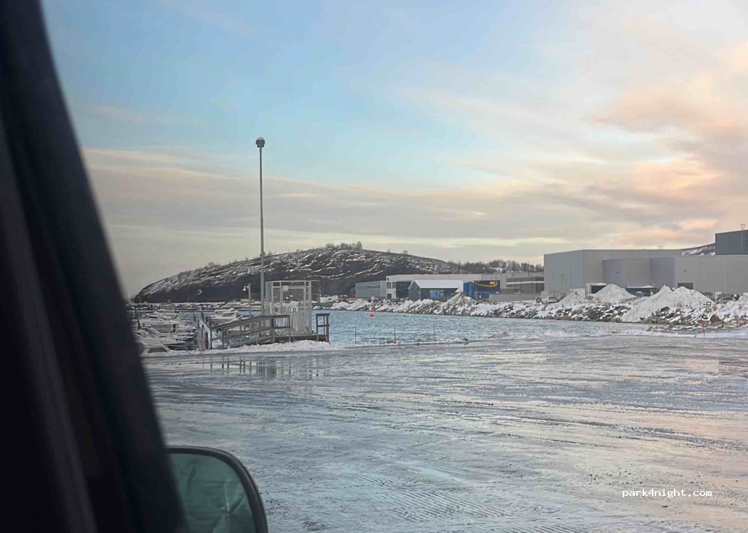 Rønvik Marina havn Bobilparkering — foto 4