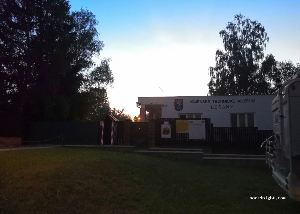 (257 41) Týnec nad Sázavou - Unnamed Road — foto 2
