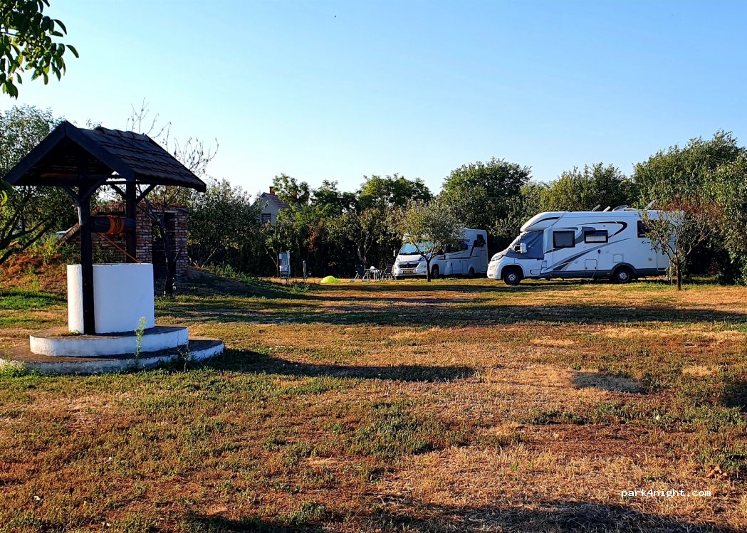 Tisza White House — foto