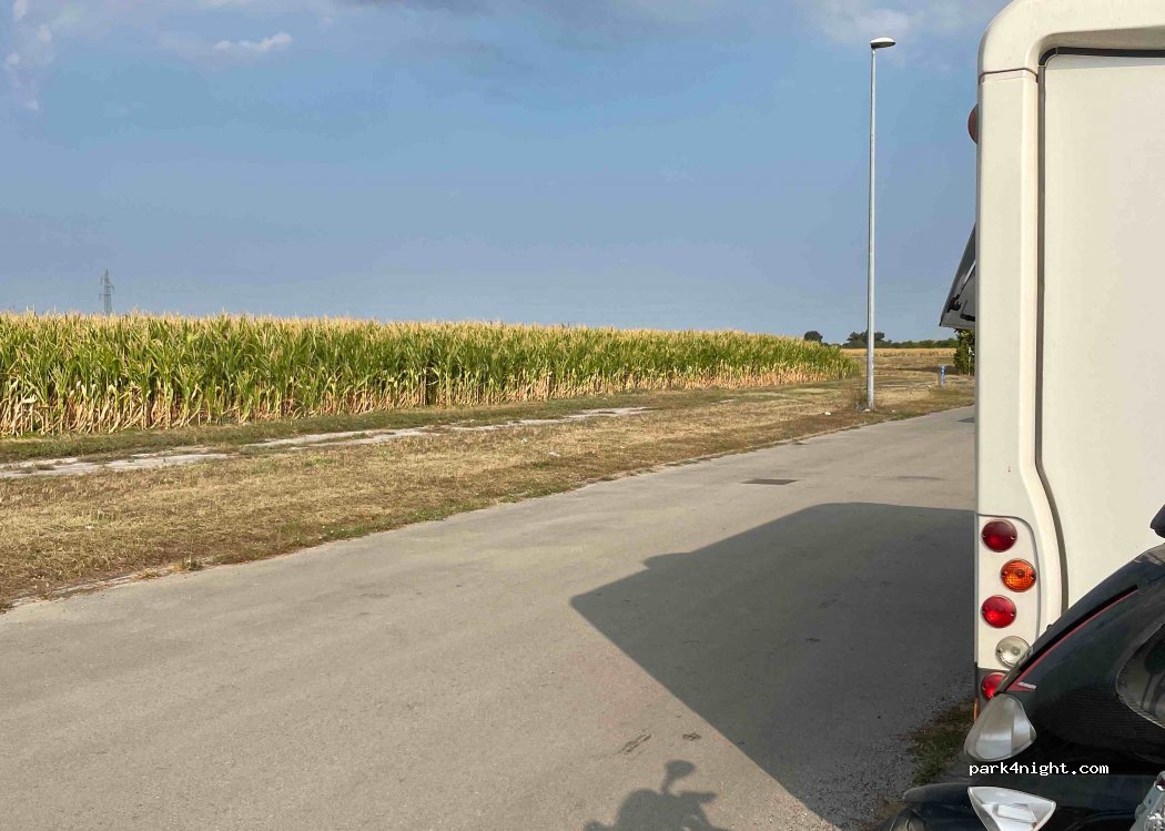 (32273) Gradište - Unnamed Road — foto 2
