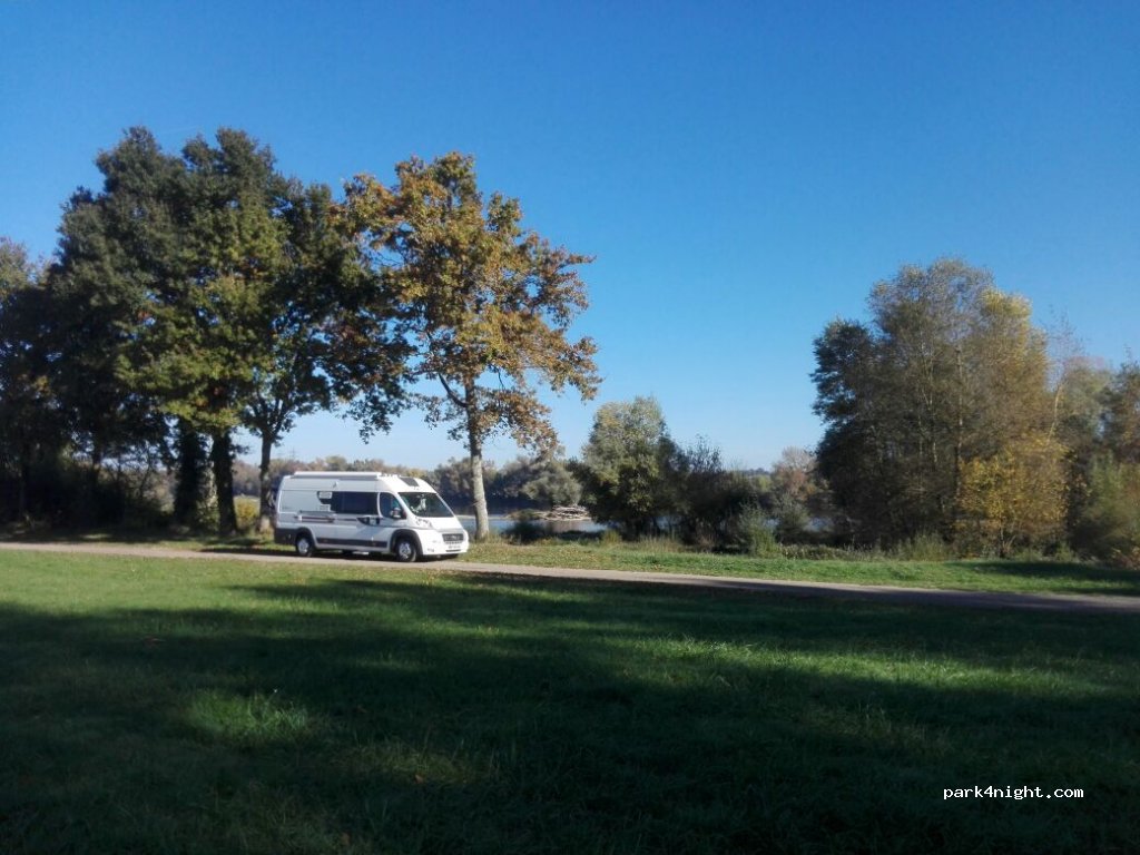 (18240) Sury-prés-Léré - Unnamed Road — foto 2