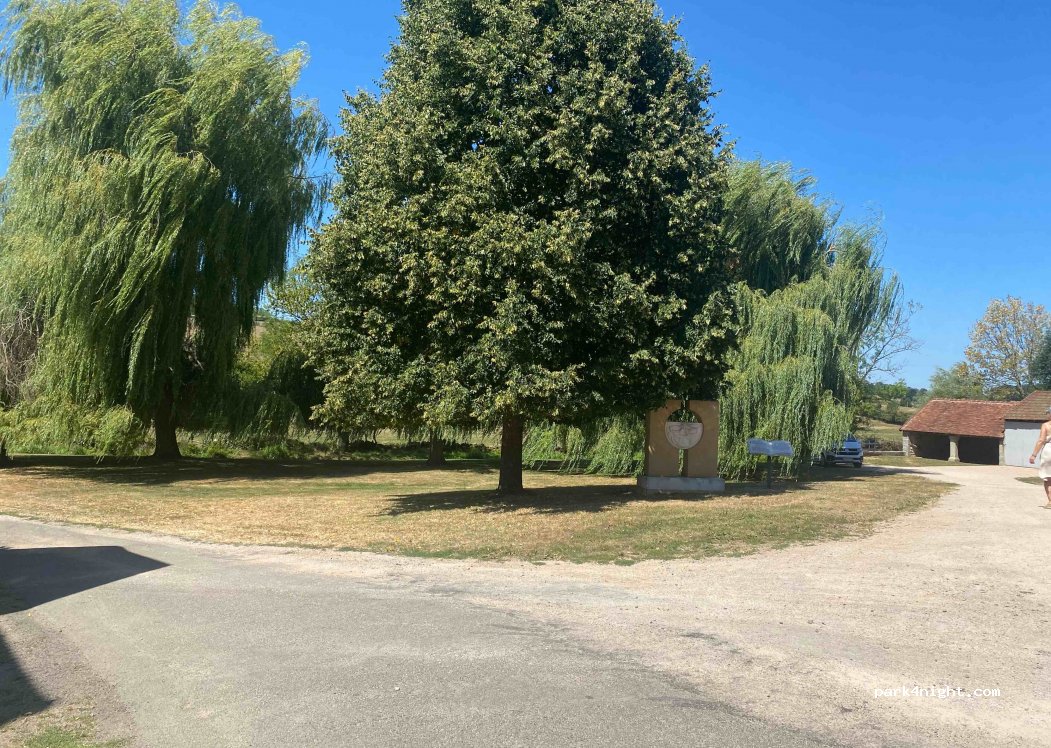 (71800) Oyé - Les Fontaines — foto
