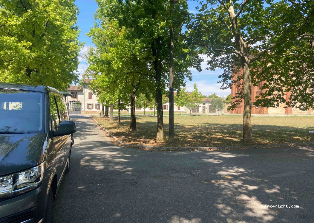 (26012) Castelleone - 118 Viale Santuario — foto