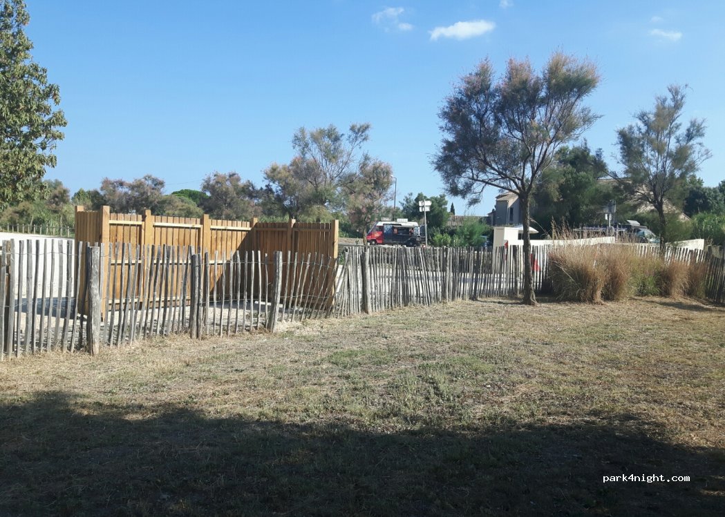 (83250) La Londe-les-Maures - 1263 Avenue du Général de Gaulle — foto 2