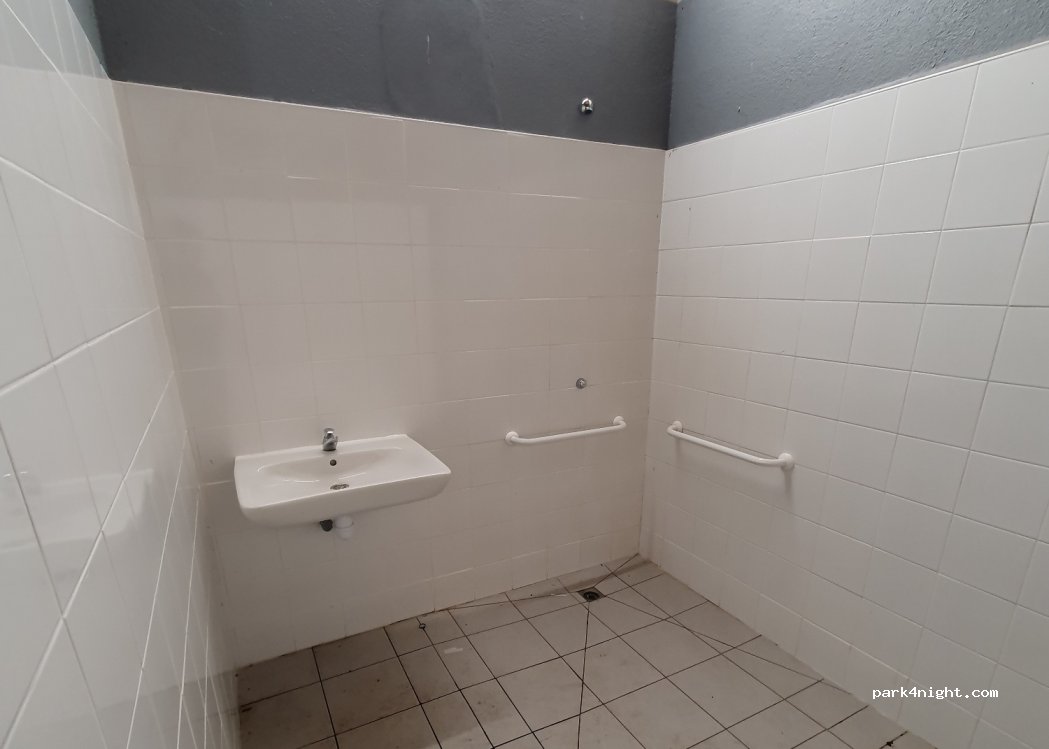 (71420) Génelard - 1-7 Le Bassin — foto