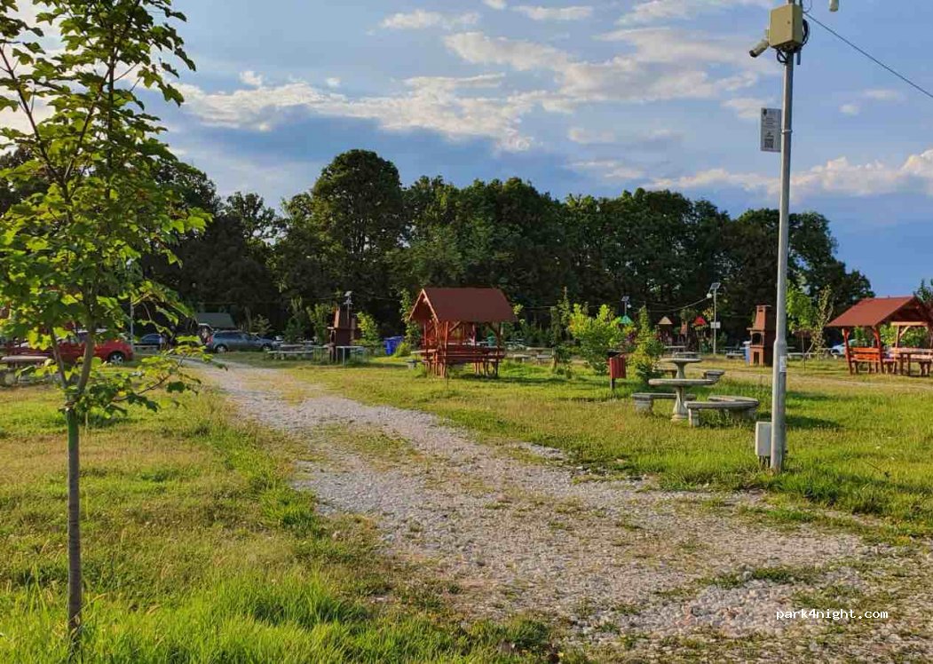 (Mioveni) Mioveni - Unnamed Road — foto