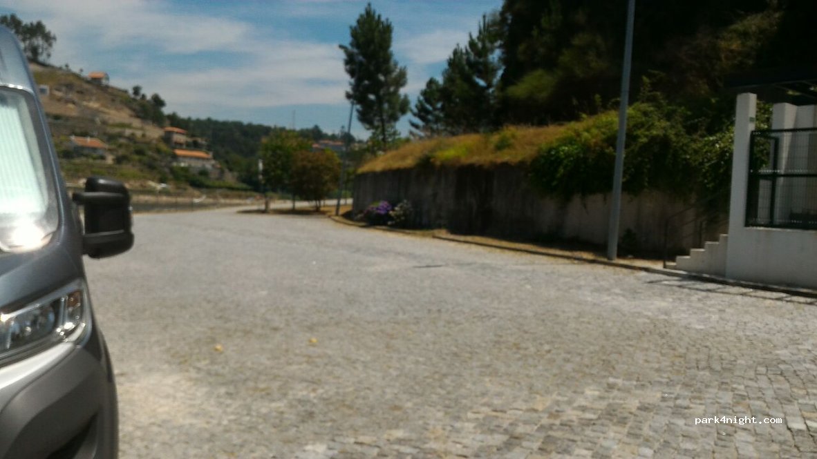 (4575)  - 50 Rua Conde Vale da Rica — foto 3