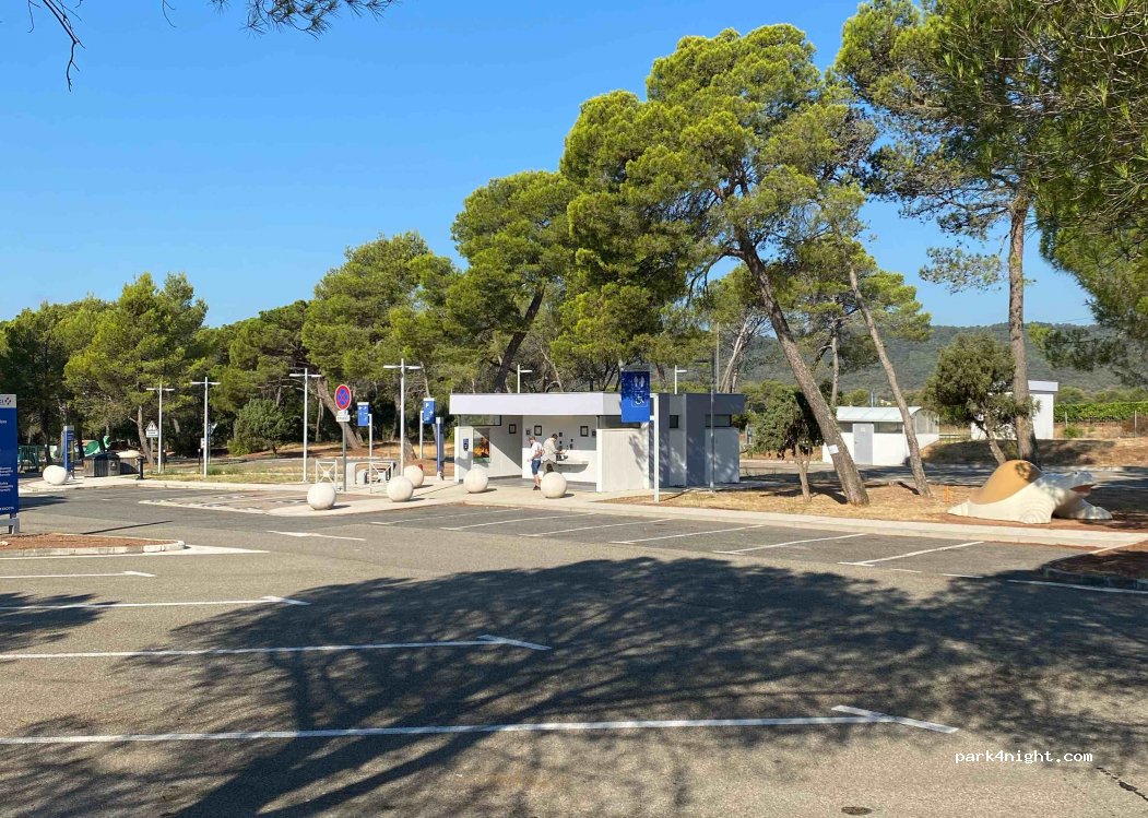 (83590) Gonfaron - Unnamed road — foto