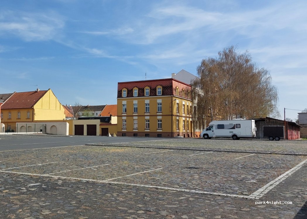 (411 55) Terezín - Dukelských hrdinů — foto