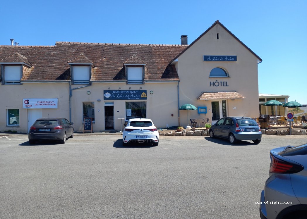 (53370) Boulay-les-Ifs - 2 Place de la Mairie — foto