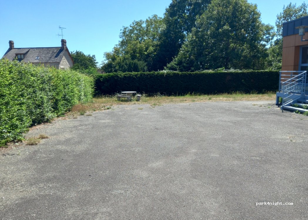 (53370) Boulay-les-Ifs - 2 Place de la Mairie — foto 3