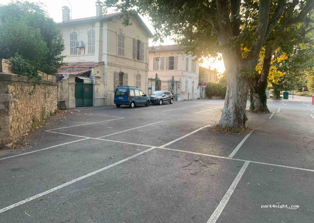 (83400) Hyères - 1590 Chemin du Roubaud — foto 3