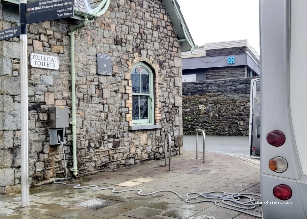 (LL41 3AG) Blaenau Ffestiniog - 49 Stryd Fawr — foto