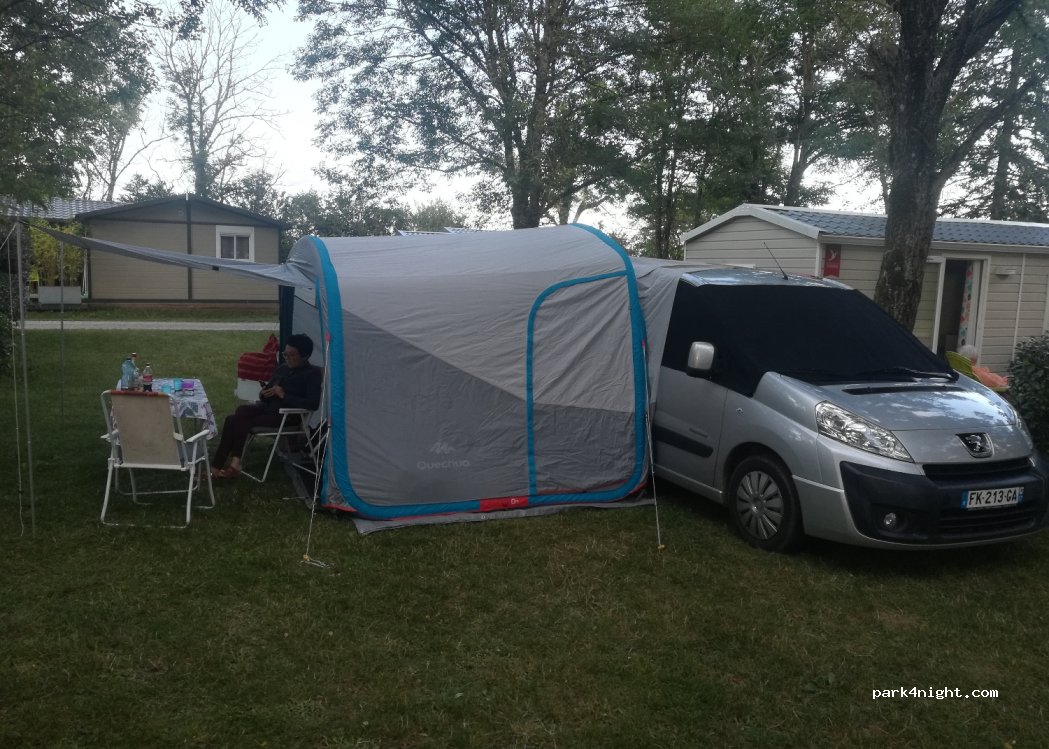 CAMPING AU TOUR DE L'AVEYRON** — foto
