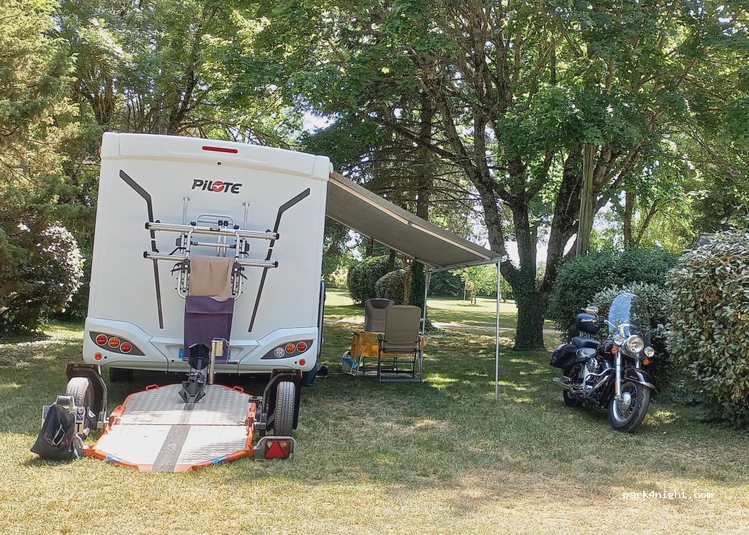 CAMPING AU TOUR DE L'AVEYRON** — foto 5
