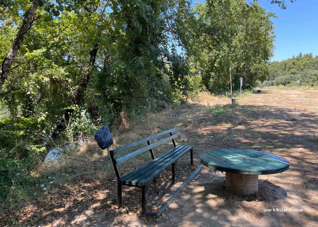(300 01) Iniades - Unnamed Road — foto