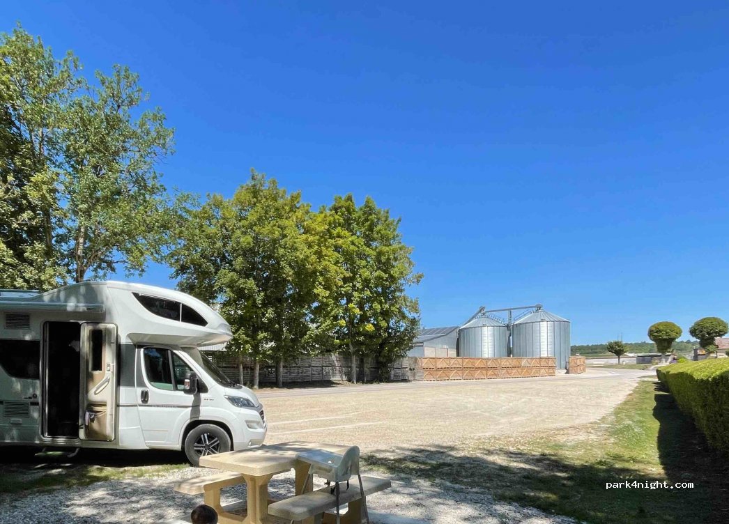 (10350) Marigny-le-Châtel - 10 Rue Guynemer — foto