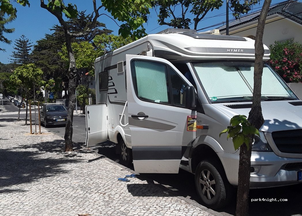 (2765-184) Estoril - 17A Avenida General Carmona — foto