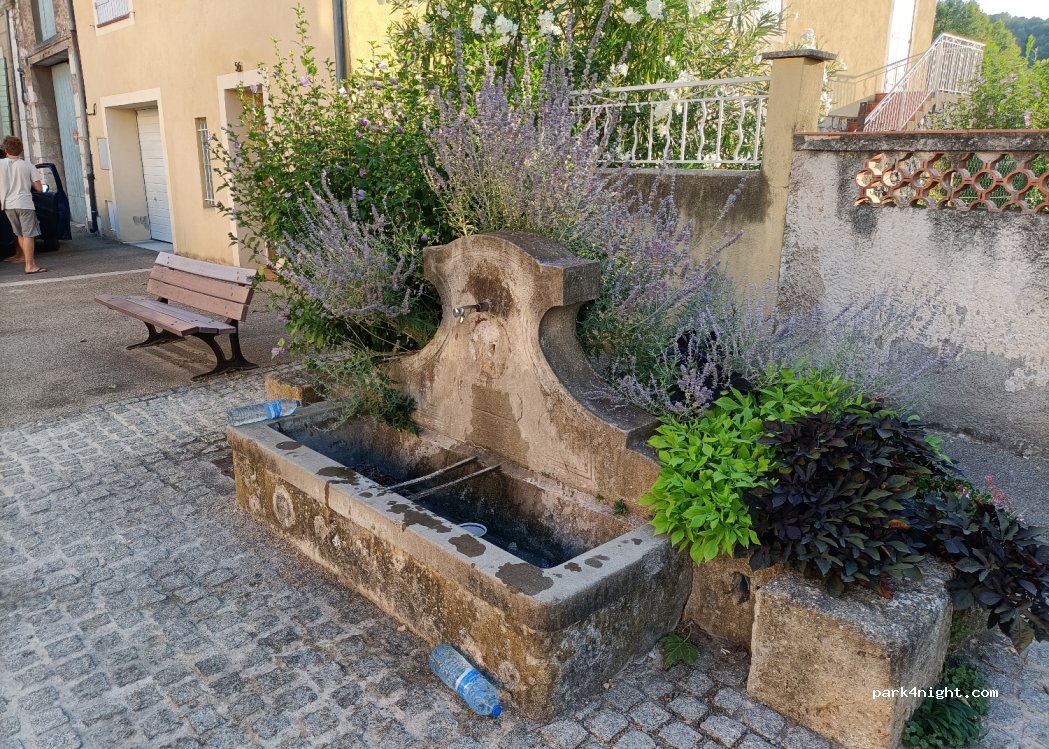 (13650) Meyrargues - 58 Cours des Alpes — foto