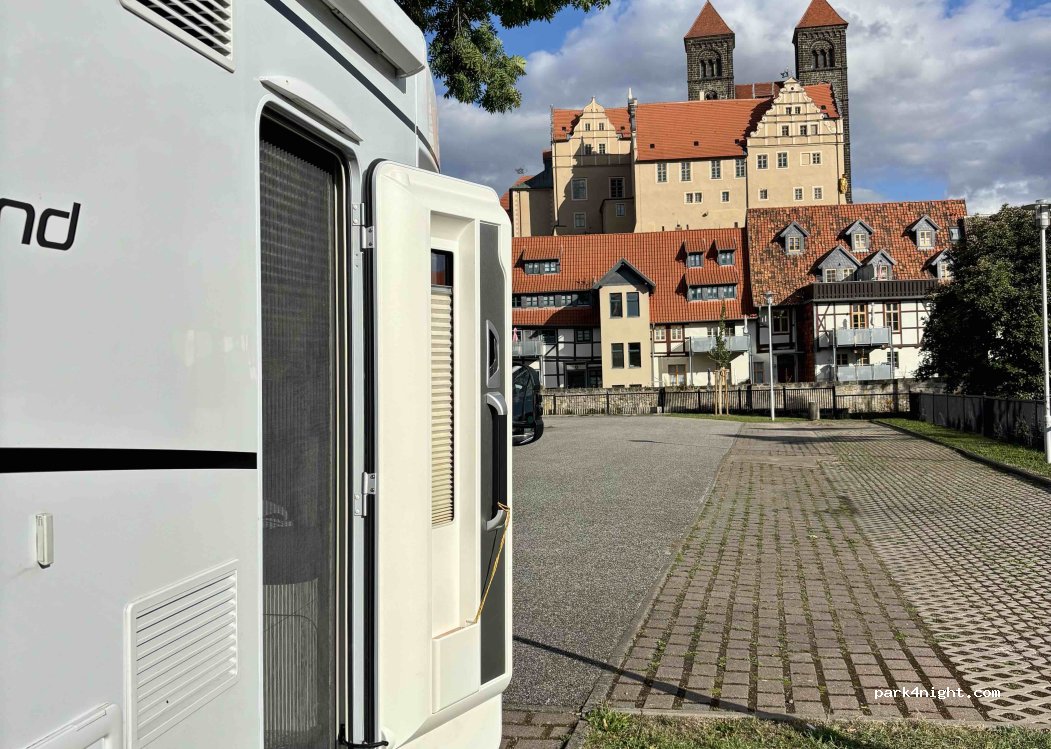 Wohnmobilstellplatz Schlossparkplatz — foto 5