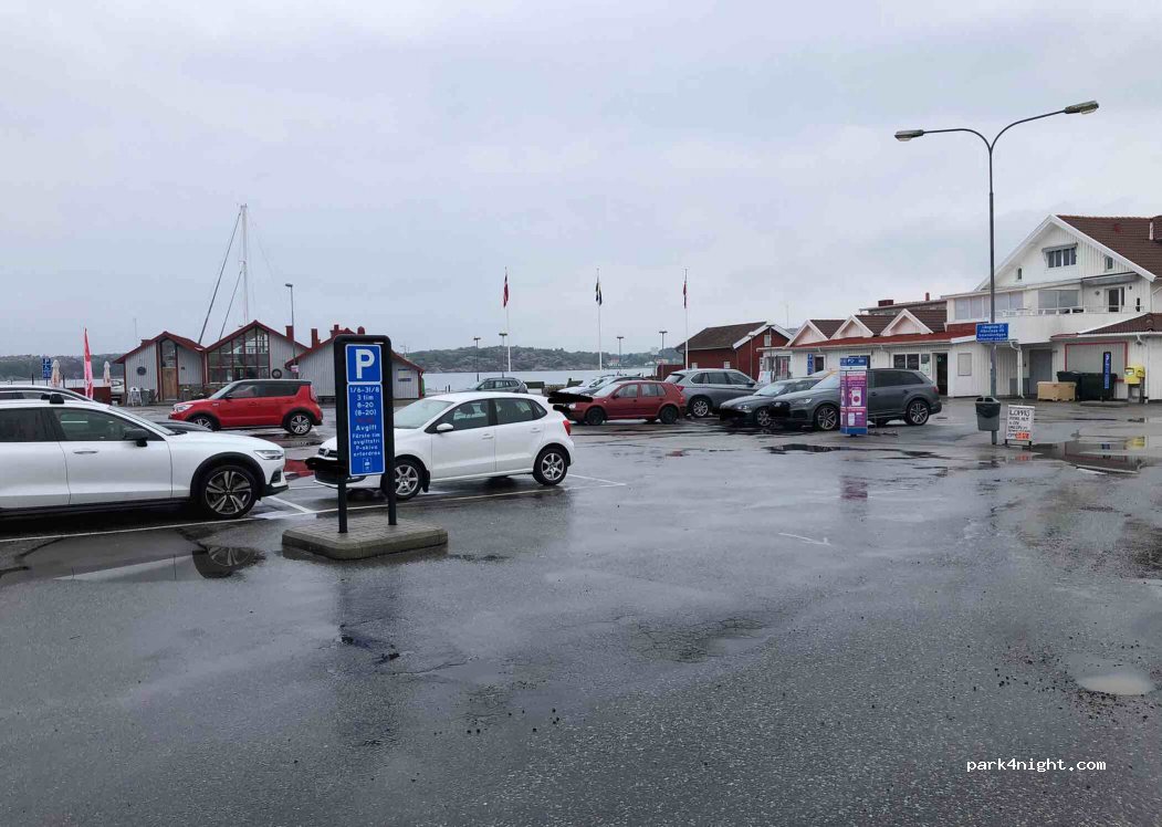 (456 47) Bovallstrand - 7 TORGET — foto