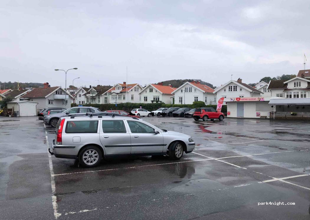 (456 47) Bovallstrand - 7 TORGET — foto 2