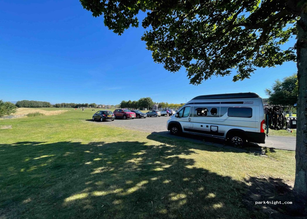 (FK2 7GT) Falkirk - Unnamed Road — foto