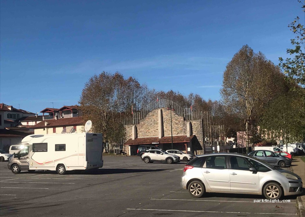 (64240) Hasparren - Place Harana — foto 3