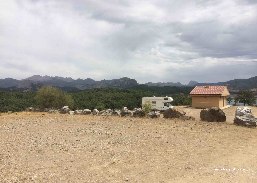 (24854) Valdehuesa - Unnamed Road — foto