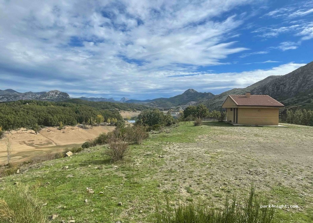 (24854) Valdehuesa - Unnamed Road — foto 2