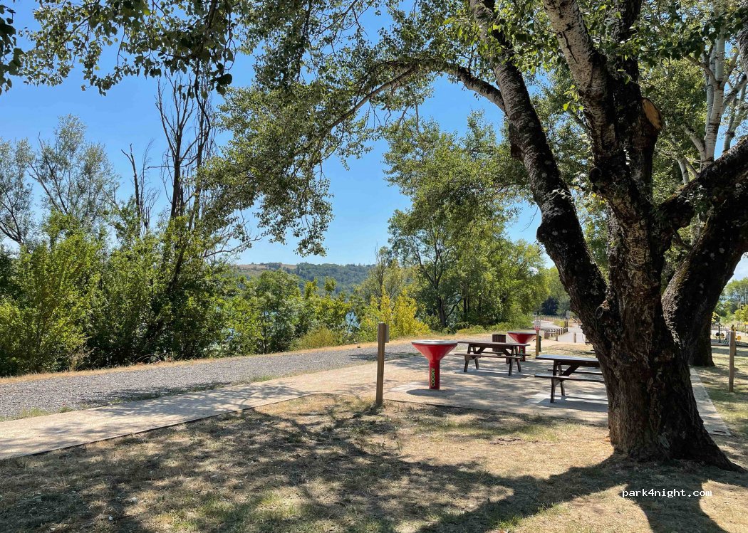 (69420) Ampuis - Unnamed Road — foto