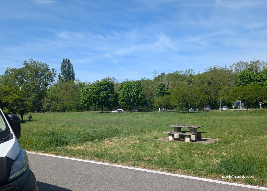 (69420) Ampuis - Unnamed Road — foto 3