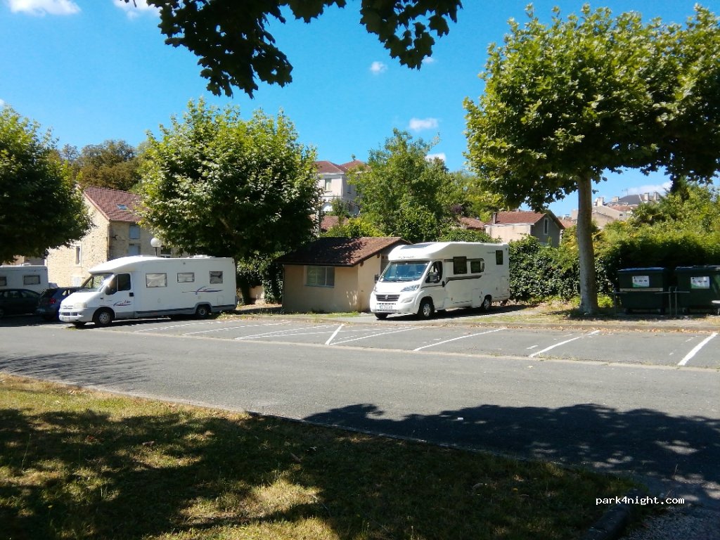 (47500) Fumel - Place Saulou — foto 2