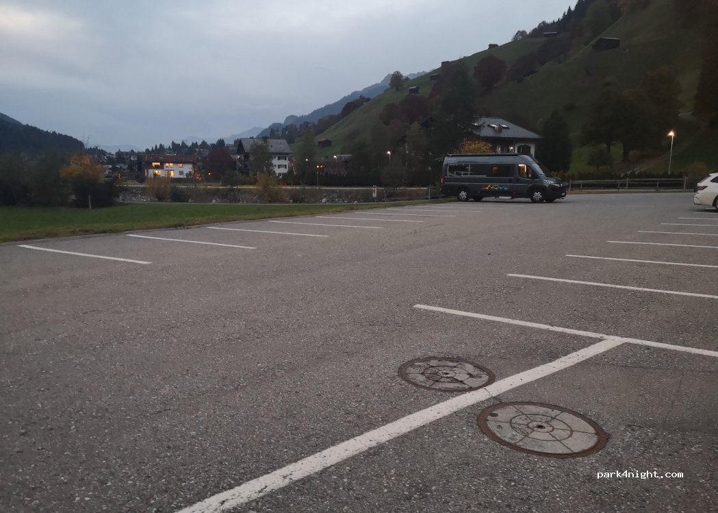 (7250) Klosters-Serneus - 1 Untere Aeujastrasse — foto