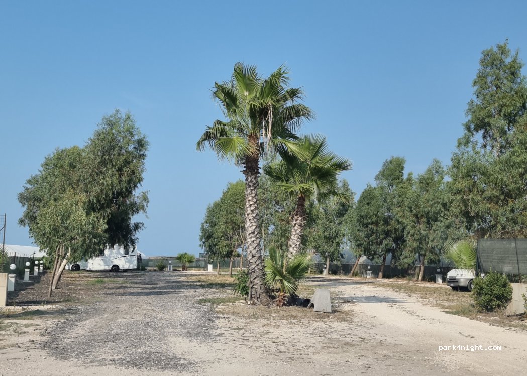 Area sosta Camper Zapponeta da Giovanni — foto