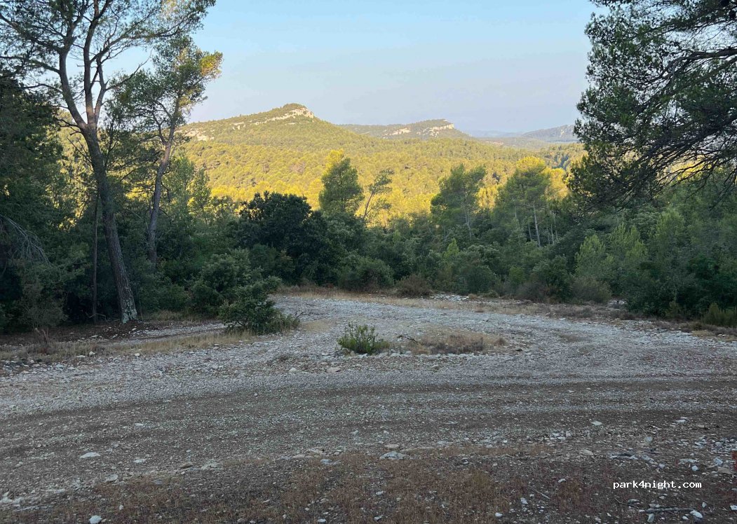 (13780) Cuges-les-Pins - — foto