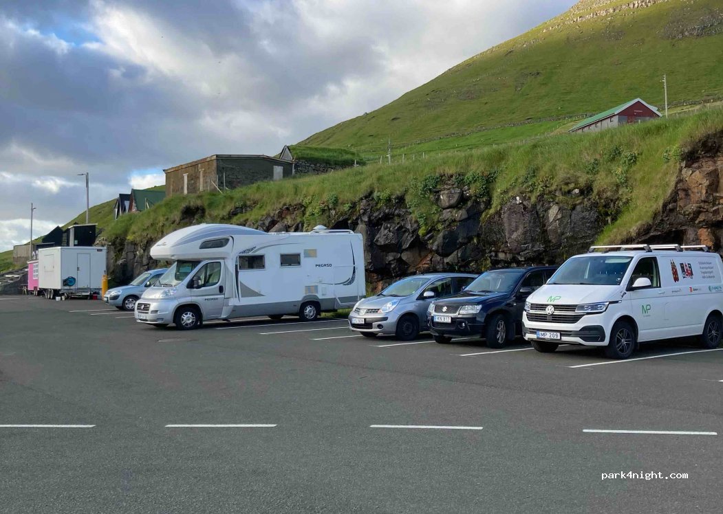 (795) Syðradalur, Kal. - 6 Á Bakkanum — foto