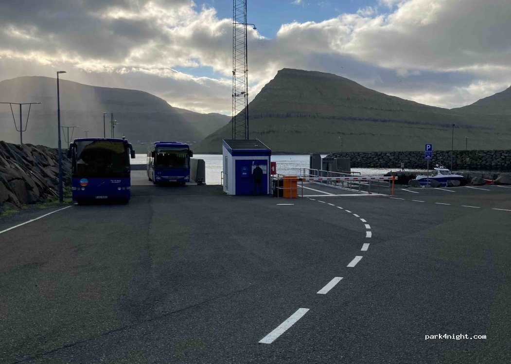(795) Syðradalur, Kal. - 6 Á Bakkanum — foto 2