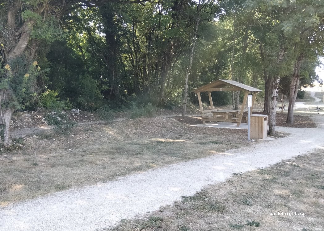 (16240) Courcôme - 1 Route de la Commanderie — foto