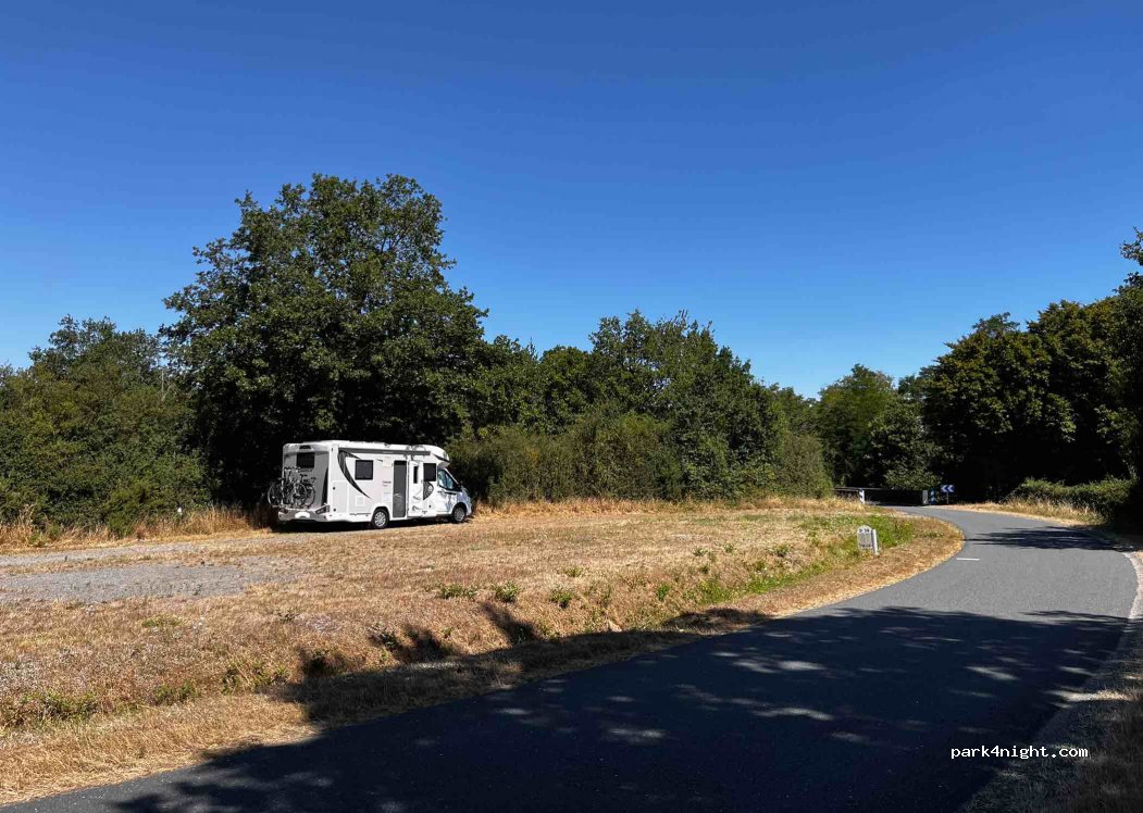 (36160) Champillet - Unnamed road — foto